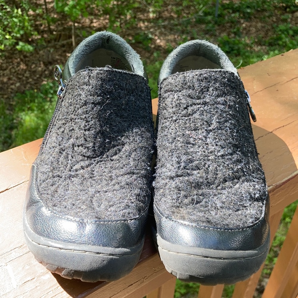 JBU black/grey slip on shoes